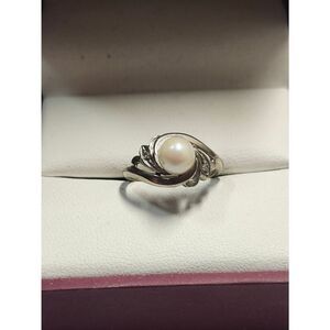 Vintage 10K White Gold Ring By Campus Pearl Center And Diamond Accents Size 4.75
